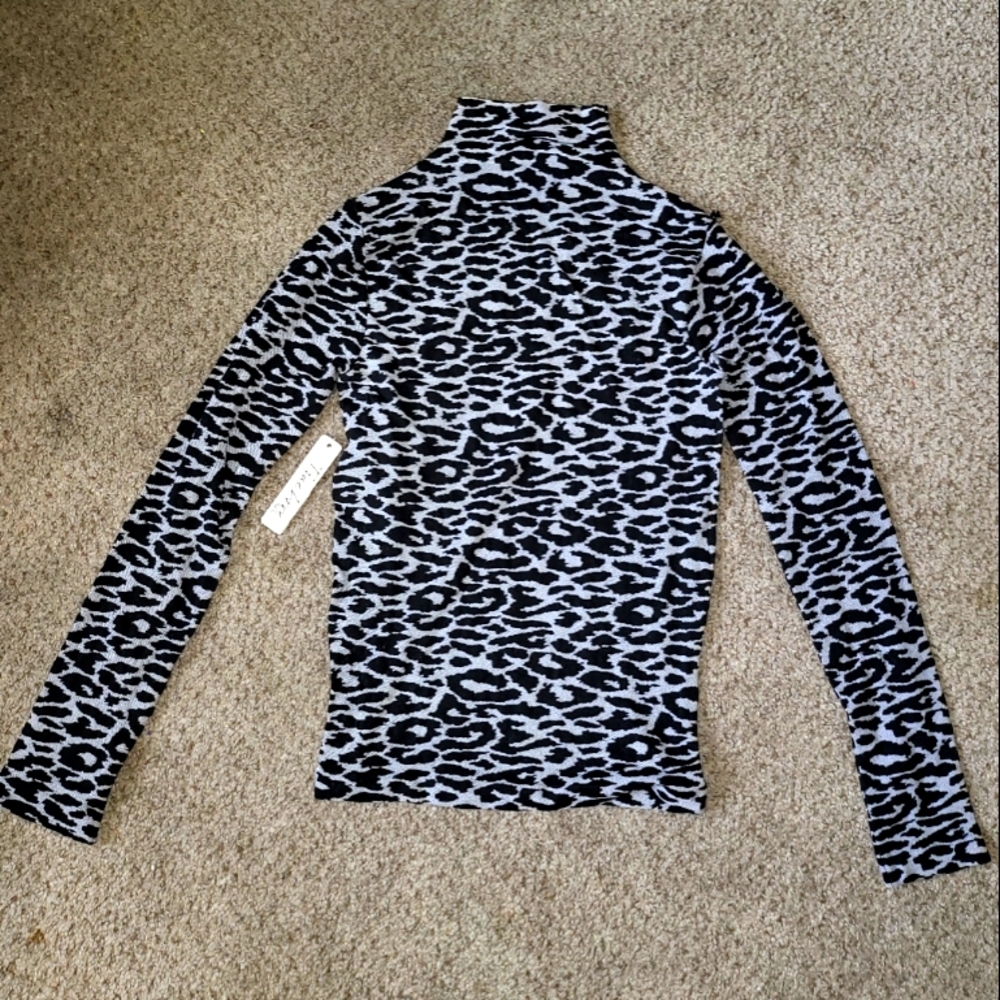 Leopard Turtle Neck - Picture 2 of 6